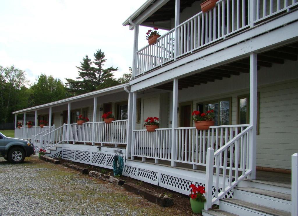 Bay Leaf Cottages & Bistro Lincolnville Exterior foto